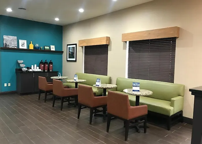 Hotel Regency And Suites