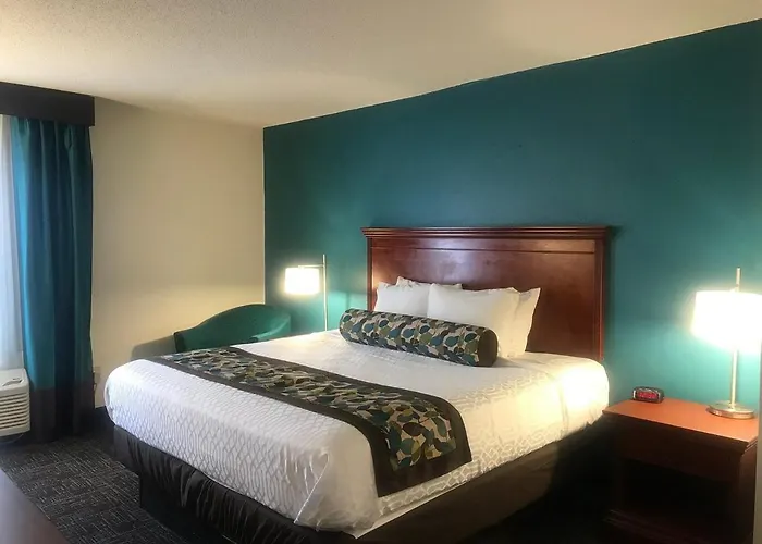 Hotel Regency And Suites